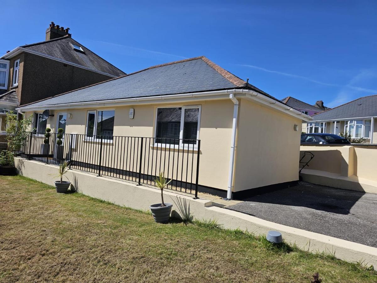 Two Bedroom Detached Modern Bungalow Close To Plymouth Argyle Fc エクステリア 写真