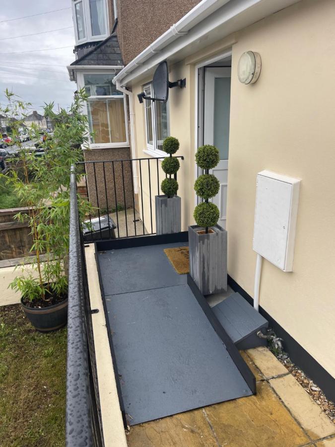 Two Bedroom Detached Modern Bungalow Close To Plymouth Argyle Fc エクステリア 写真